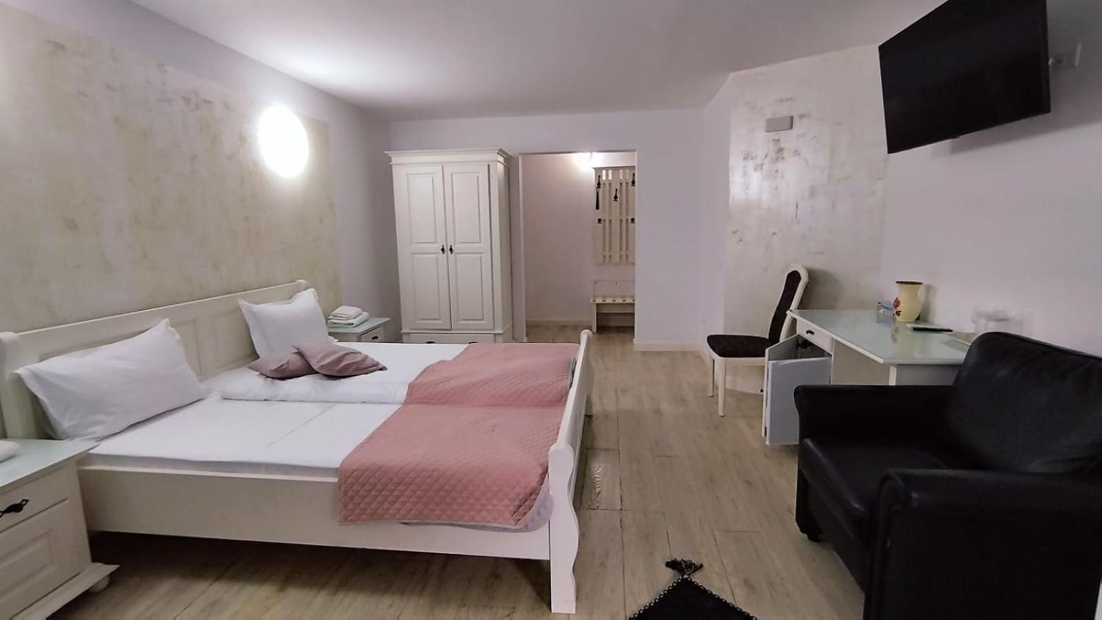 Hotel La Rascruce De Ape Sucevita Esterno foto