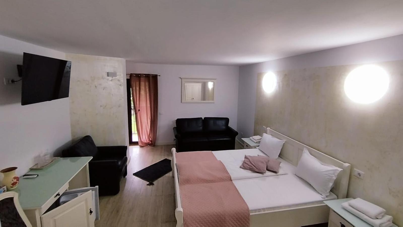 Hotel La Rascruce De Ape Sucevita Esterno foto