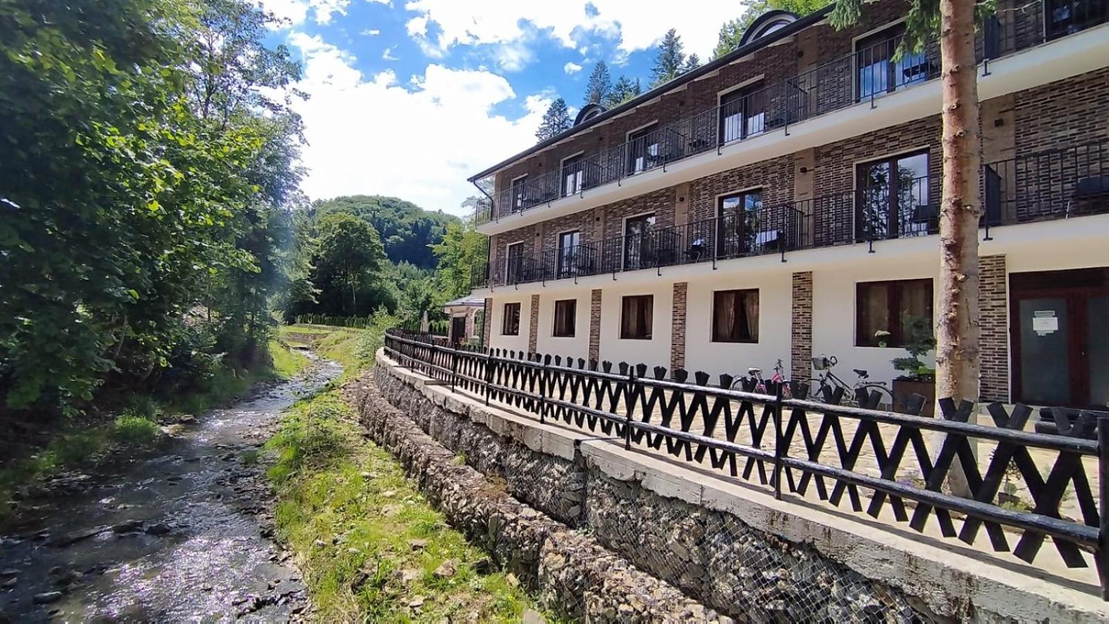 Hotel La Rascruce De Ape Sucevita Esterno foto