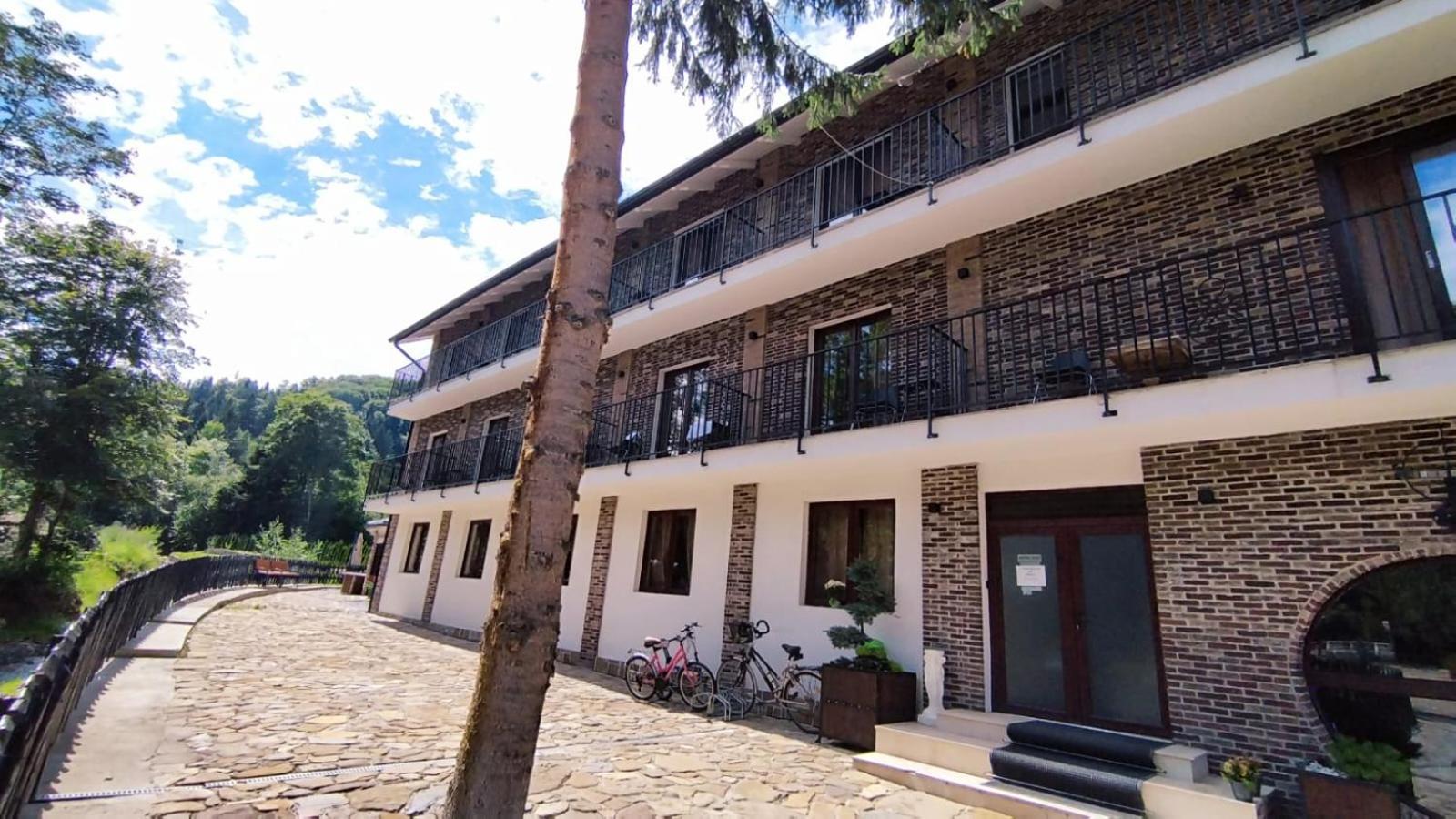 Hotel La Rascruce De Ape Sucevita Esterno foto