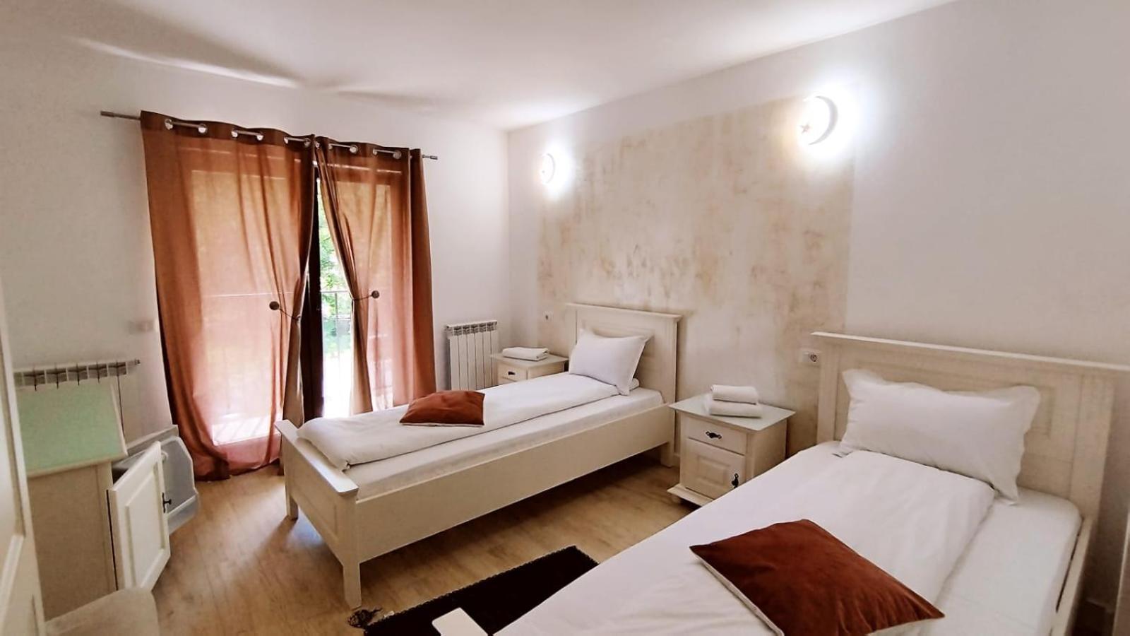Hotel La Rascruce De Ape Sucevita Esterno foto